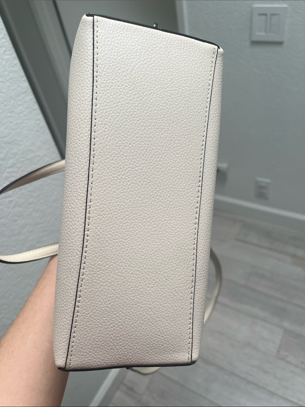 Coach White Pebbled Leather Structured Tote with Gold Hardware - Picture 6 of 8